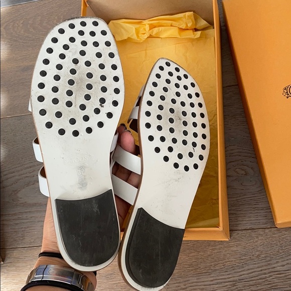 Tod’s silver and white sandals - Picture 5 of 6